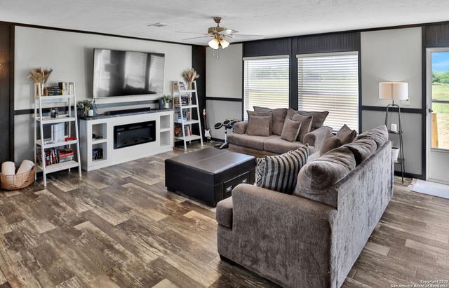 215859 Lh 37, Pleasanton, TX 78064