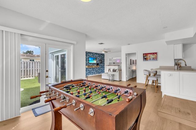 5211 NE 26th Avenue, Lighthouse Point, FL 33064
