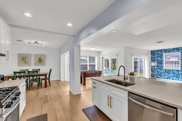 5211 NE 26th Avenue, Lighthouse Point, FL 33064