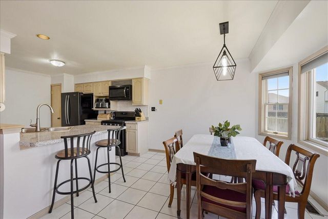 8712 Tyler Street, Merrillville, IN 46410