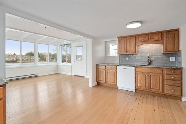 157 Lake Ave, Worcester, MA 01604