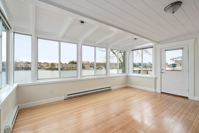 157 Lake Ave, Worcester, MA 01604