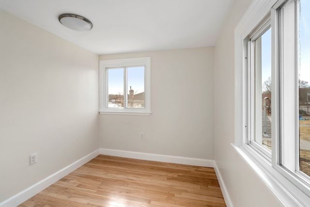 157 Lake Ave, Worcester, MA 01604