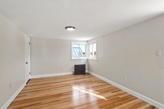 157 Lake Ave, Worcester, MA 01604