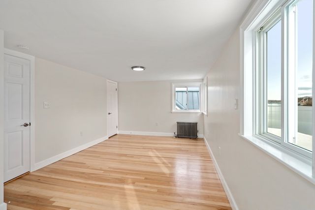 157 Lake Ave, Worcester, MA 01604