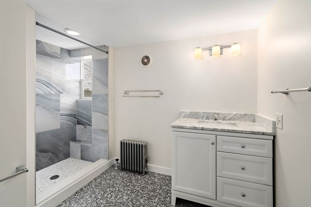 157 Lake Ave, Worcester, MA 01604