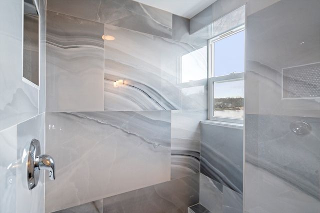 157 Lake Ave, Worcester, MA 01604