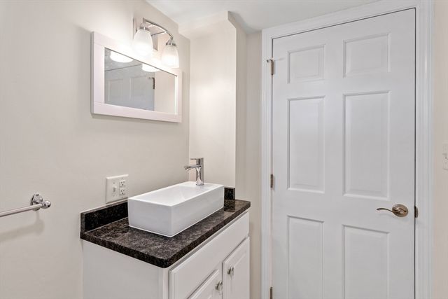 157 Lake Ave, Worcester, MA 01604