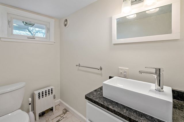 157 Lake Ave, Worcester, MA 01604