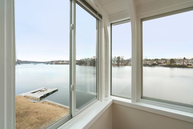 157 Lake Ave, Worcester, MA 01604