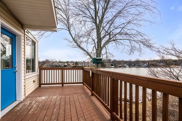 157 Lake Ave, Worcester, MA 01604