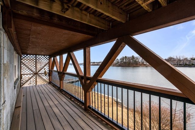 157 Lake Ave, Worcester, MA 01604