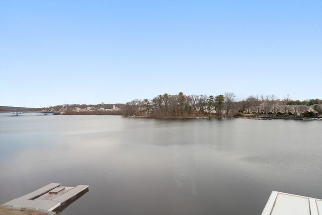 157 Lake Ave, Worcester, MA 01604