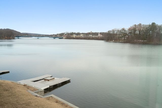 157 Lake Ave, Worcester, MA 01604