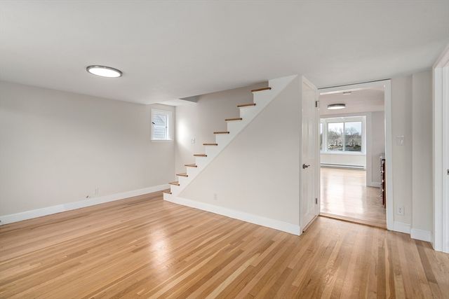 157 Lake Ave, Worcester, MA 01604