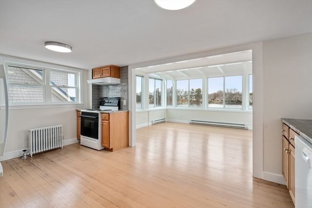 157 Lake Ave, Worcester, MA 01604