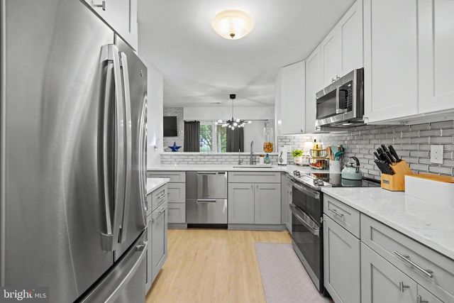 1054-A WARWICK CT, Sterling, VA 20164
