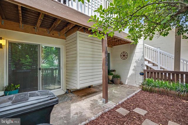 1054-A WARWICK CT, Sterling, VA 20164