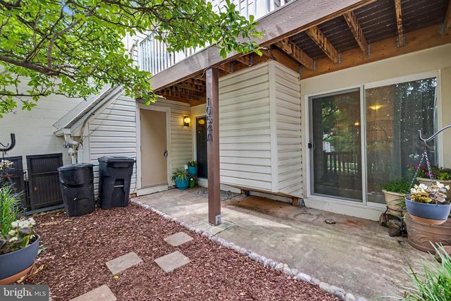 1054-A WARWICK CT, Sterling, VA 20164