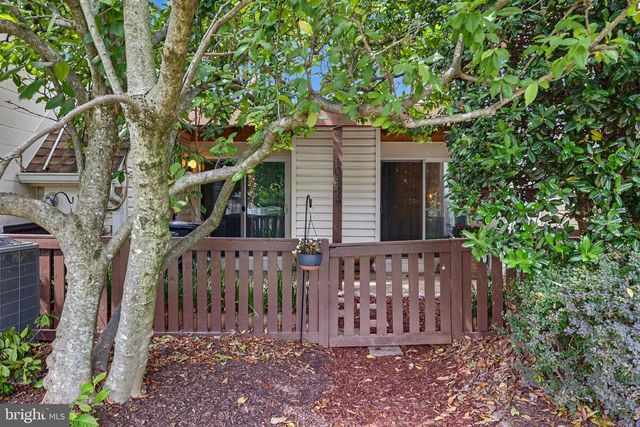 1054-A WARWICK CT, Sterling, VA 20164