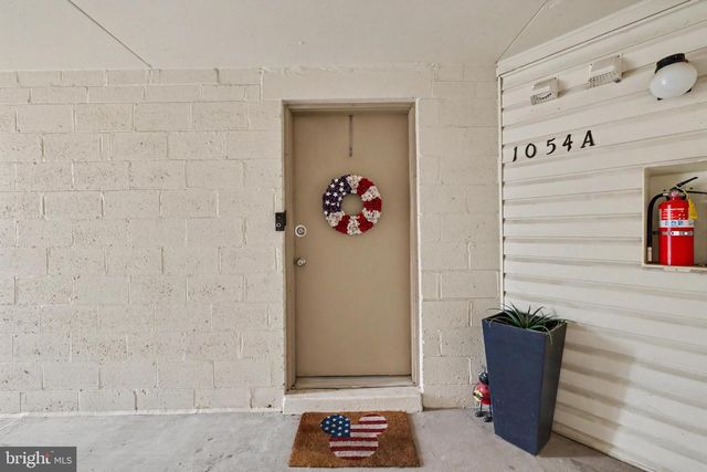 1054-A WARWICK CT, Sterling, VA 20164