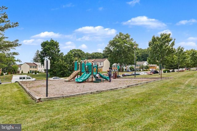 1054-A WARWICK CT, Sterling, VA 20164