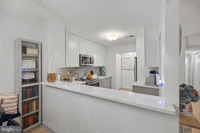 1054-A WARWICK CT, Sterling, VA 20164