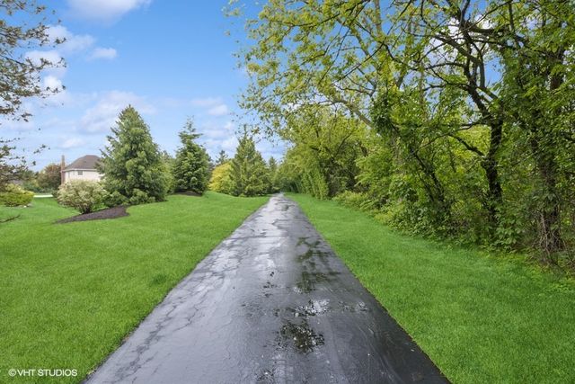 5 N Chestnut Court, Hawthorn Woods, IL 60047