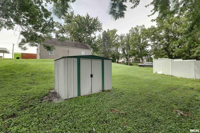 1704 VAN BUREN Street, Quincy, IL 62301