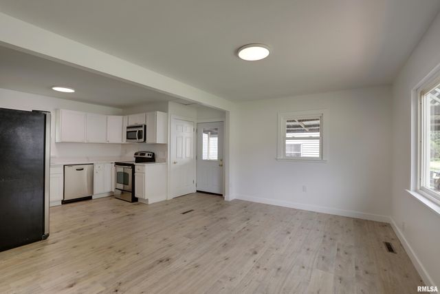 1704 VAN BUREN Street, Quincy, IL 62301
