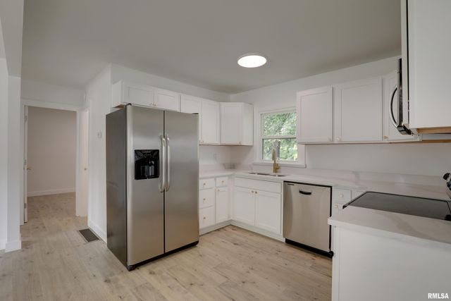 1704 VAN BUREN Street, Quincy, IL 62301