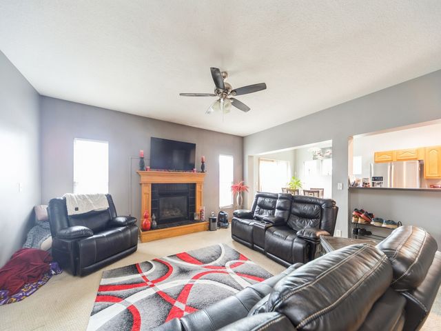 6550 SE Sunsplash Drive, Pleasant Hill, IA 50327