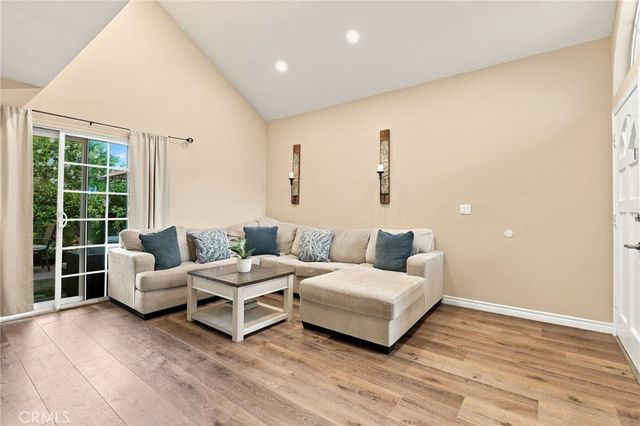 1842 Rory Lane 4, Simi Valley, CA 93063