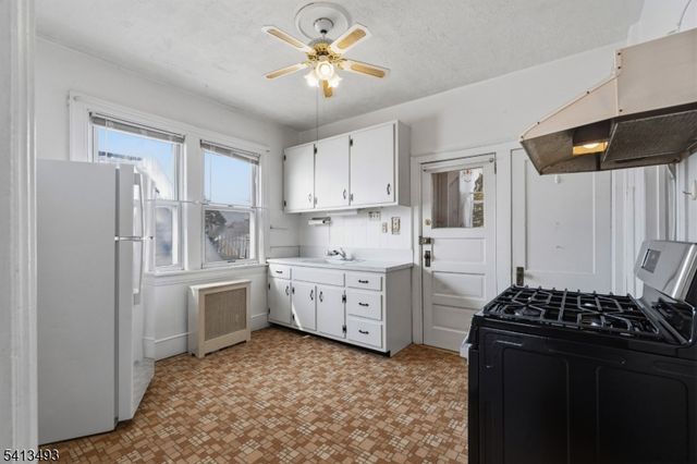 135 Liberty St, Linden City, NJ 07036