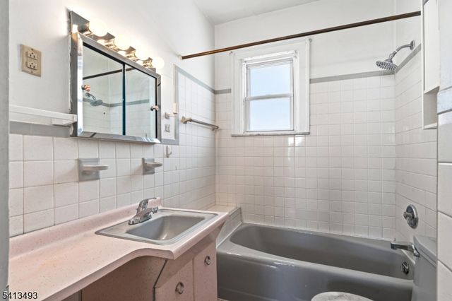 135 Liberty St, Linden City, NJ 07036