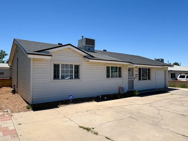 3808 Candelaria Road NE, Albuquerque, NM 87110