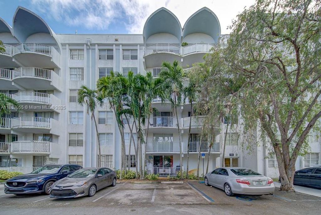 498 NW 165th St Rd D-206, Miami, FL 33169
