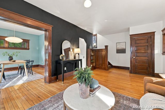 449 Giddings Avenue SE, Grand Rapids, MI 49506