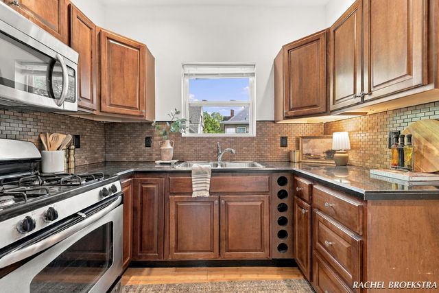 449 Giddings Avenue SE, Grand Rapids, MI 49506