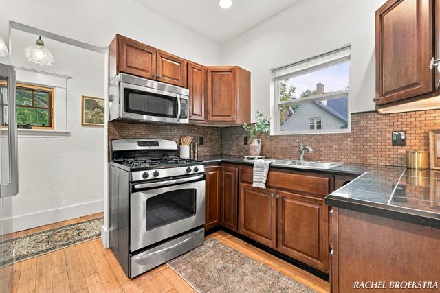449 Giddings Avenue SE, Grand Rapids, MI 49506