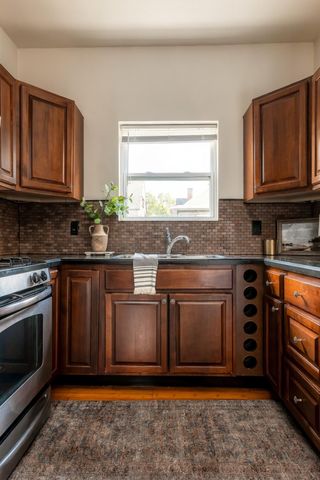 449 Giddings Avenue SE, Grand Rapids, MI 49506