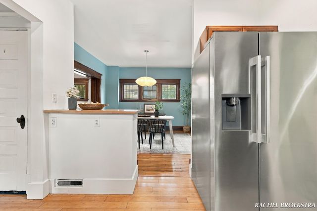 449 Giddings Avenue SE, Grand Rapids, MI 49506