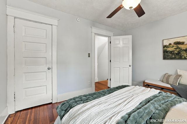449 Giddings Avenue SE, Grand Rapids, MI 49506