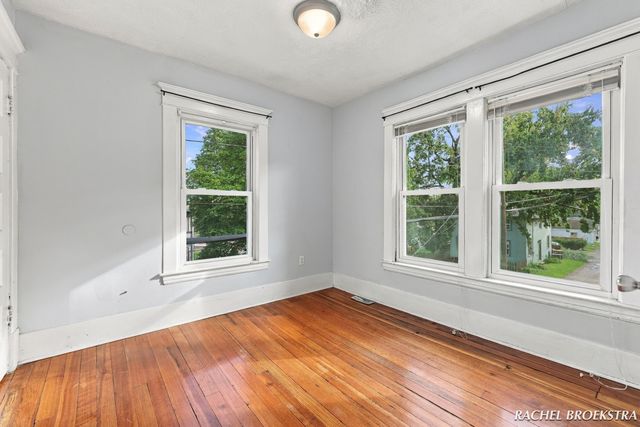 449 Giddings Avenue SE, Grand Rapids, MI 49506