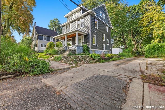 449 Giddings Avenue SE, Grand Rapids, MI 49506