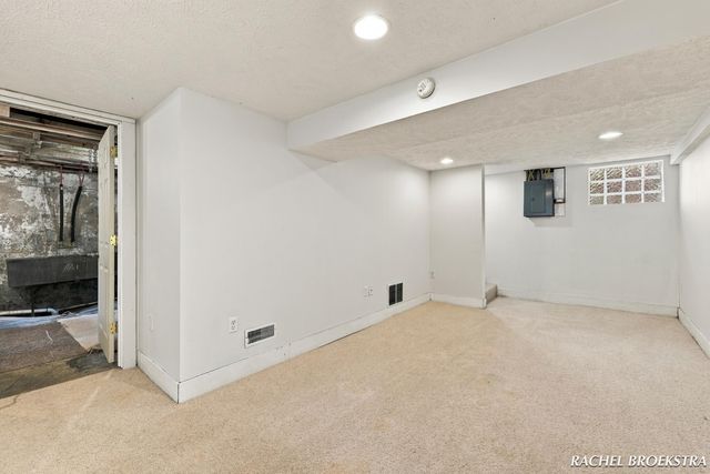 449 Giddings Avenue SE, Grand Rapids, MI 49506