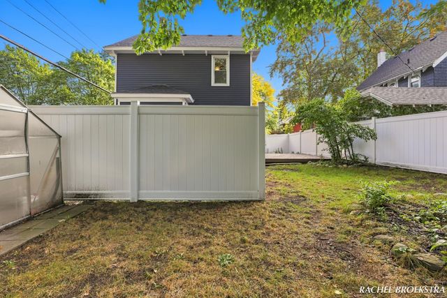 449 Giddings Avenue SE, Grand Rapids, MI 49506