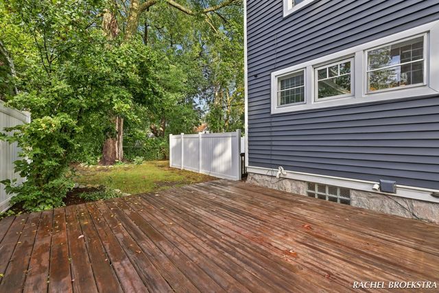 449 Giddings Avenue SE, Grand Rapids, MI 49506