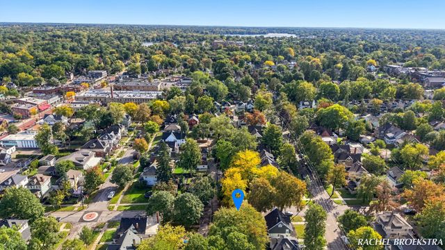 449 Giddings Avenue SE, Grand Rapids, MI 49506