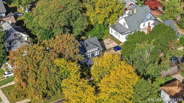 449 Giddings Avenue SE, Grand Rapids, MI 49506